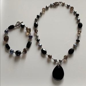 Necklace and bracelet set